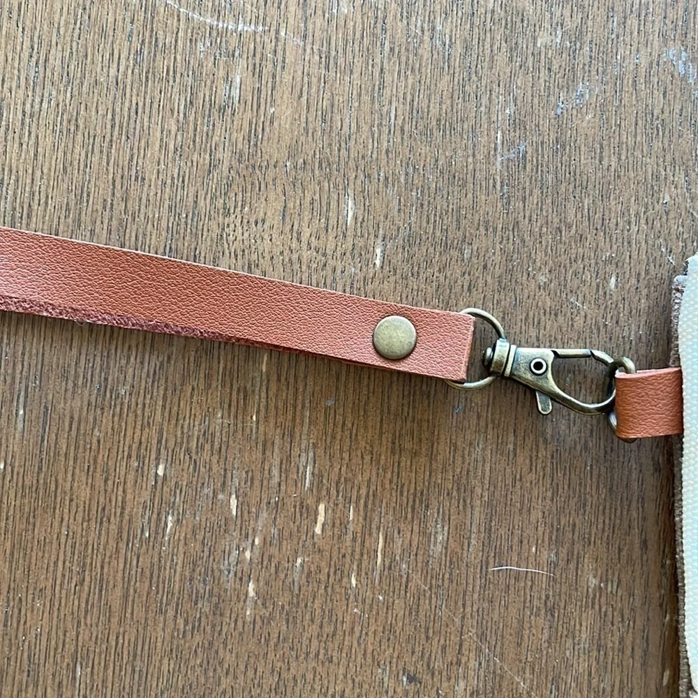 pretty simple wristlet / brand new